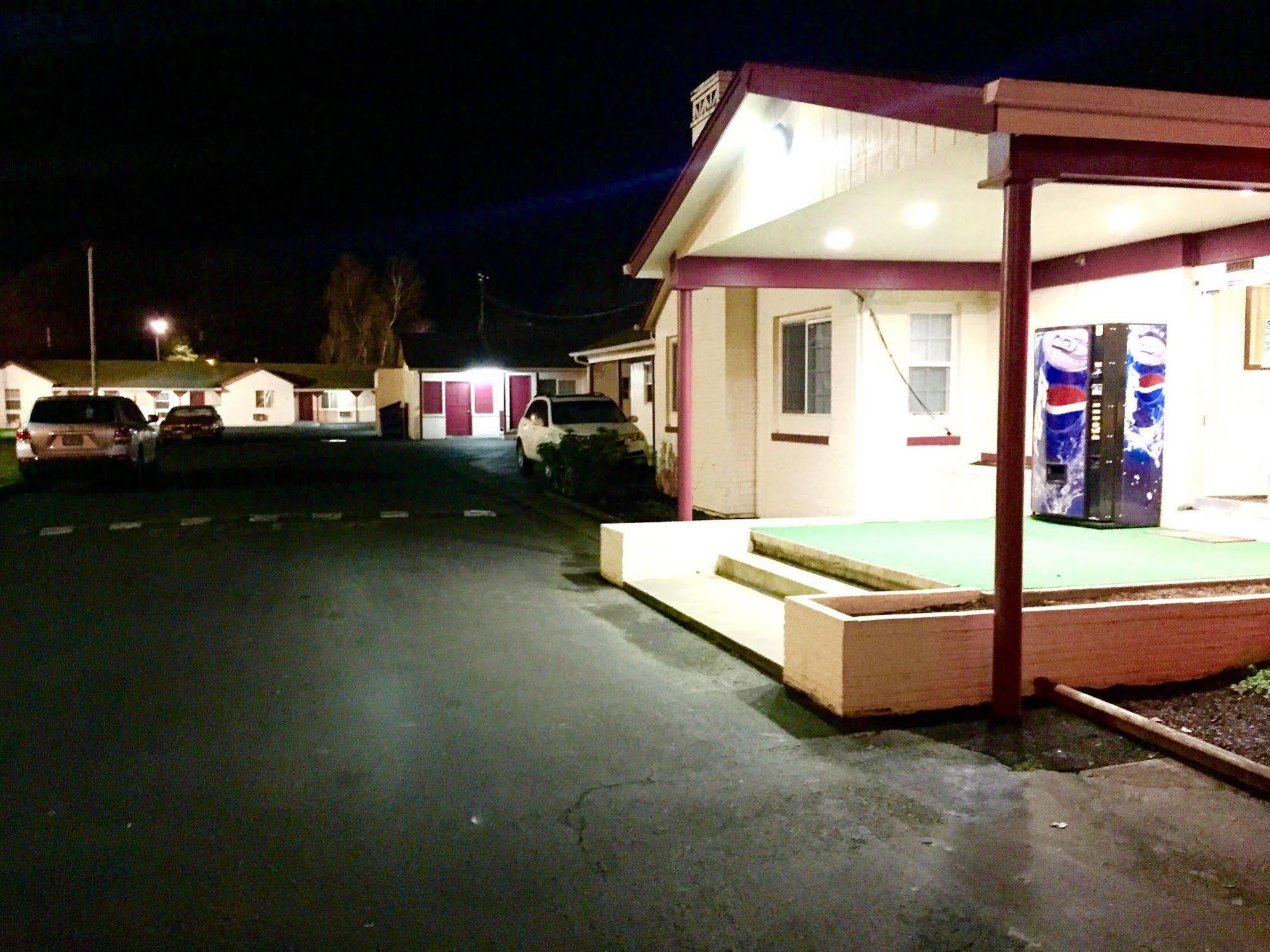 Travelers Inn Motel Salem Exterior photo
